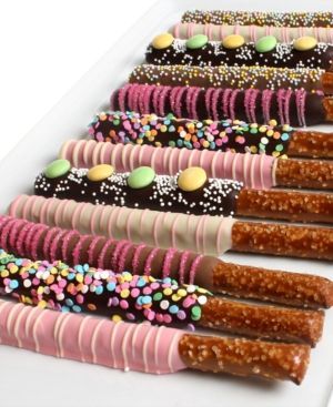 Spring Candy, Chocolate Covered Pretzel Rods, Chocolate Dipped Pretzels, Pretzel Dip, Gourmet Food Gifts, Chocolate Covered Treats, Pretzel Rods, Chocolate Pretzels, בר מצווה