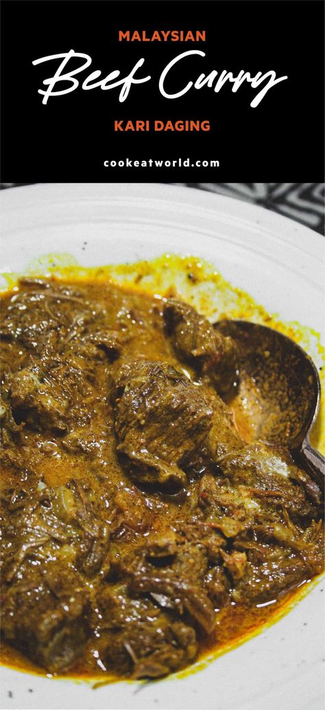 This Malaysian Beef Curry (Kari Daging) is so insanely flavourful. An intense burst of South-East Asian Magic! Like the wonderful Malaysian Beef Rendang, this curry is packed with flavour, texture and fragrance. Malaysian Chicken Curry, Malaysian Curry, Malaysian Recipes, Beef Rendang, Curry Laksa, New Recipes For Dinner, Lentil Dal, Beef Curry, Dal Recipe