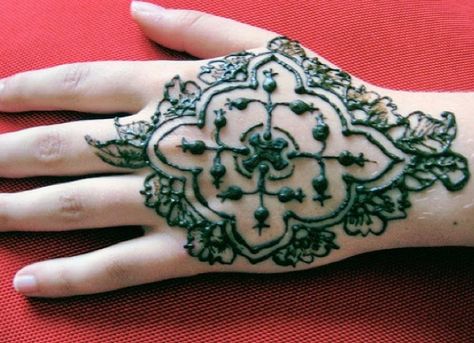 Eshkol HaKofer: Henna and Hametz: Jewish Henna Traditions for Passover Jewish Henna, Ancestor Veneration, Jewish Tattoo, Henna Plant, Henna Paste, Wedding Henna, Cowgirl Art, Vintage Cowgirl, Henna Artist