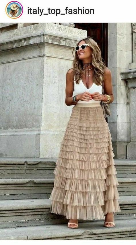 Tulle Skirts Outfit, Spring Skirt Outfits, Gonna In Tulle, Post Pregnancy Fashion, Looks Country, Fashion Attire, Looks Chic, Colorful Fashion, Skirt Outfits