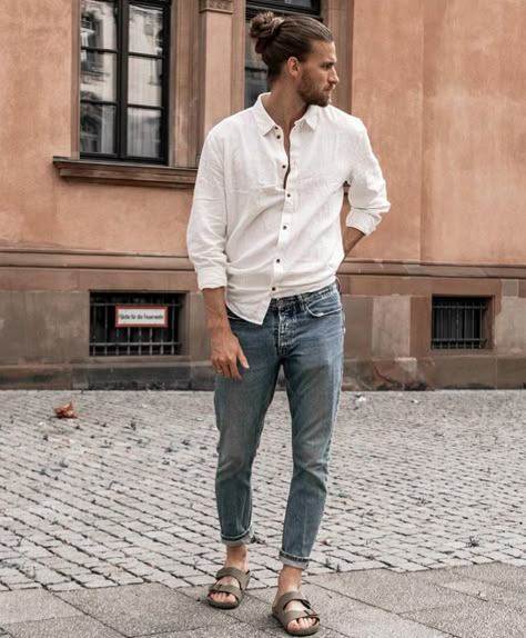 Birkenstock Outfit Men, Honeymoon Fits, Men Beachwear, Barcelona Outfits, Birkenstock Outfit, Mens Summer Outfits, Spring Outfits Men, Stylish Men Casual, Mens Fashion Inspiration