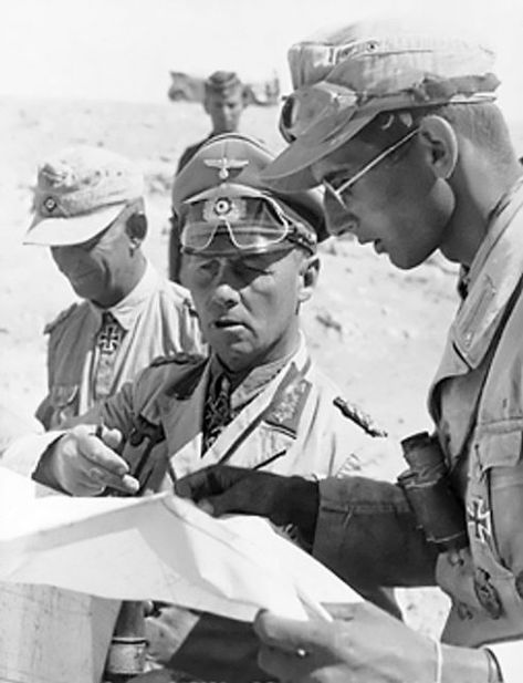 "Desert Fox" - Field Marshal Rommel in Photos British Commandos, Afrika Corps, North African Campaign, Erwin Rommel, Ww2 Soldiers, Field Marshal, Germany Ww2, German Soldiers Ww2, German Uniforms