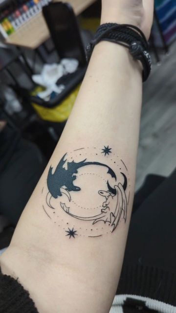 Small Httyd Tattoo, Tattoo Cool Ideas, It Takes Two Tattoo, Toothless Dragon Tattoo Night Fury, Toothless Tattoo Ideas, Goth Tatoos Ideas, Got Tattoo Ideas, How To Train Your Dragon Tattoos, Toothless And Light Fury Tattoo