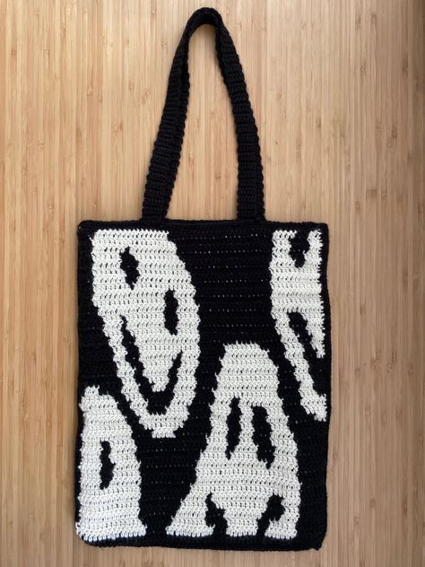 black and white crochet smiley tote bag, lined with fabric. Tote bag for everyday use Black And White Crochet, Black And White Bags, Fabric Tote Bag, Crochet Tote Bag, Fun Crochet Projects, Fabric Tote, Crochet Tote, Black Crochet, White Crochet