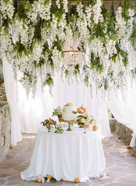 A fairytale inspiration: http://www.stylemepretty.com/2015/08/27/fashion-to-table-citrus-inspired-wedding-details-with-late-afternoon/ | Photography: Rebecca Yale - http://rebeccayalephotography.com/ Monique Lhuillier Wedding, Citrus Wedding, Flowers And Greenery, Garden Wedding Decorations, Wedding Forward, Hanging Flowers, Romantic Flowers, Big Wedding, Diy Wedding Decorations