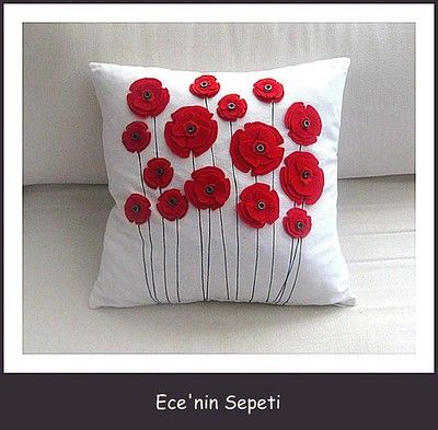 Felt Pillow, Bantal Sofa, Cushion Cover Designs, Pretty Pillow, Sewing Pillows, 자수 디자인, Creation Couture, Flower Pillow, Fabric Christmas Ornaments