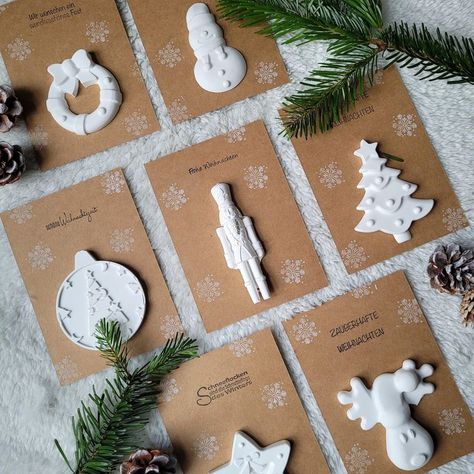 Ceramic Christmas Decorations, Plaster Crafts, Merry Christmas Diy, Alternative Christmas Tree, Xmas Deco, Noel Diy, Christmas Clay, Handmade Christmas Decorations, Clay Ornaments