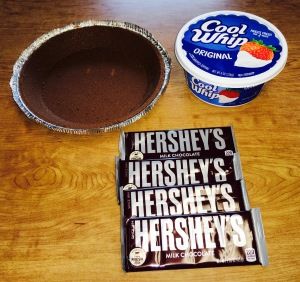 Hershey Sundae Pie Recipe, Hershey Bar Pie, Hershey Chocolate Pie, Hersheys Bar, Hershey Bar Cakes, Hershey Pie, Cool Whip Pies, Chocolate Pie Filling, Hershey Recipes