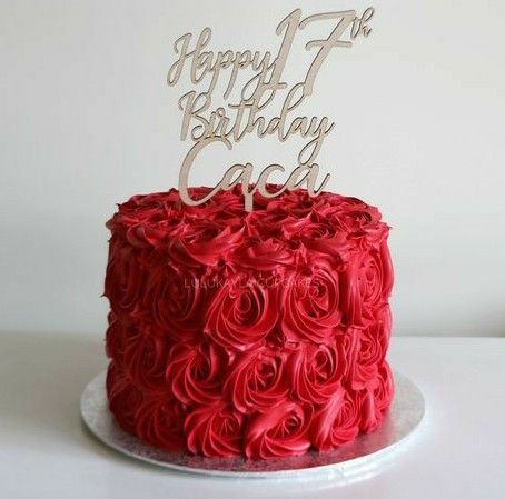 Rose Frosting Cake, Red And White Cakes Birthday, Rose Piped Cake, Red Roses Birthday Cake, Rose Bday Cake, Rose Cakes Birthday, Roses Cake Design, Red Cake Ideas Birthdays, Red 18th Birthday Cake