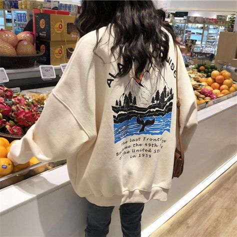 #jumper #hoodie #sweatshirt #clothes #outfit #aesthetic #StreetStyle #vintage #fashion #style #grunge #womensfashion Oversized Tshirt Outfit, Gaun Abad Pertengahan, Cruise Outfits, Trendy Swimwear, Alaska Cruise, Sweatshirt Outfit, Royal Caribbean, Print Pullover, Looks Vintage