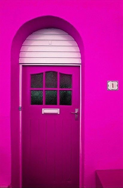 Pink Doors, Tout Rose, Pink Door, Cool Doors, Pink Houses, All Things Pink, Window Frames, Unique Doors, Tickled Pink