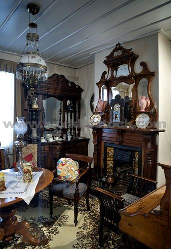 Love this stuff. Haunted Victorian House Interior, Haunted Victorian House Aesthetic, Museum Decor, Vintage Parlor, Victorian Seance Room, Victorian Vibes, Interior Room Decoration, Interior Decorating Living Room, Living Room Ornaments