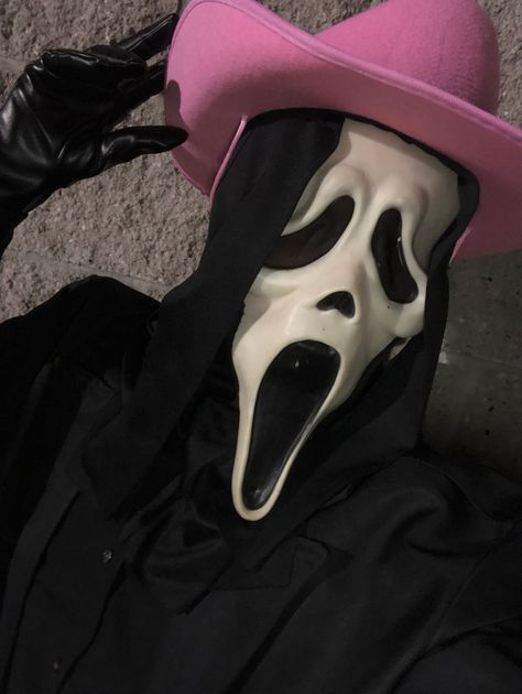 Scream Picture, Ghostface Costume, Edgars Haircut, Face Collage, Cowboy Ghost, Pink Cowboy Hat, Ghostface Scream, Halloween Coustumes, Face Icon