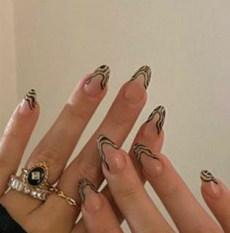 Wavy Tip Nails, Black Wavy Nails, Wavy French Nails, Wavy French Tip Nails, Wavy Lines Nails, Wavy French Tip, Squiggly Line Nails, Wavy Nail Art, Wavy Nails