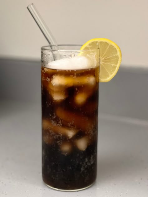 Aesthetic coke with lemon Coke In A Glass Aesthetic, Coke With Lemon, Coke Zero Aesthetic, Coke Cola Aesthetic, Coke With Ice, Coca Cola Aesthetic, Diet Coke Aesthetic, Coke Aesthetic, Liquid Fast