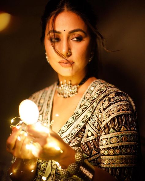 Fairy Lights Photoshoot, Lights Photoshoot, Fairy Light Photography, Diwali Photography, Diwali Pictures, Photography Ideas At Home, Diwali Photos, Diwali Outfits, Couple Wedding Dress