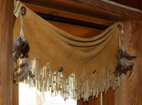 cute curtain idea maybe even over the shower curtain or as tie-backs Window Arrangements, Western Valance, Southwestern Curtains, Western Curtains, Native American Decor, Cute Curtains, Rustic Western Decor, Western Rustic, Rustic Room