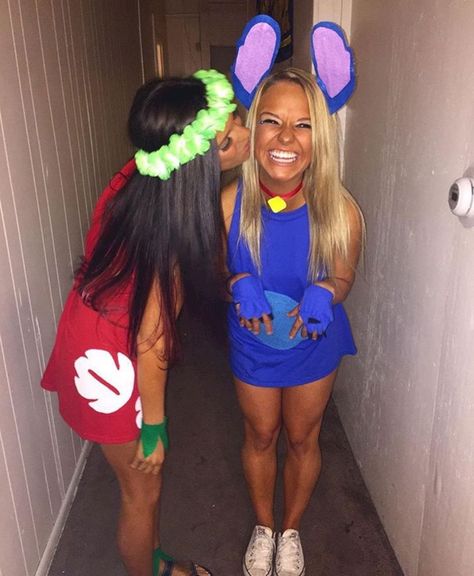 Halloween Costume Couple, Diy Fantasia, Disney Costumes Diy, Meme Costume, Teen Halloween, Matching Halloween Costumes, Bff Halloween Costumes, Best Friend Halloween Costumes, Duo Halloween Costumes