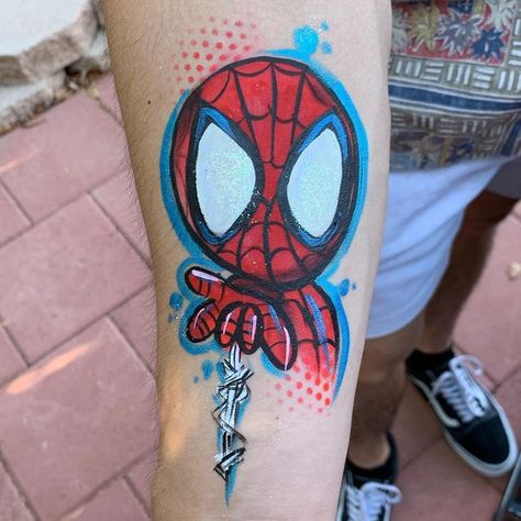 Ederbean Face Art on Instagram: "🔴🕷 pew -pew 🕷🔵 been feeling this design lately. #ederbeanfaceart #facepaint #facepainting #faceart #faceartist #armpainting #spidey #spiderman #artoftheday #onthejob #gig #events #losangelesfacepainter #facepaintlosangeles" Popular Face Painting Designs, Arm Paint Ideas, Spiderman Face Paint, Face Paint For Men, Kids Face Painting Easy, Spiderman Hand, Spider Man Face Paint, Superhero Face Painting, Face Painting Unicorn