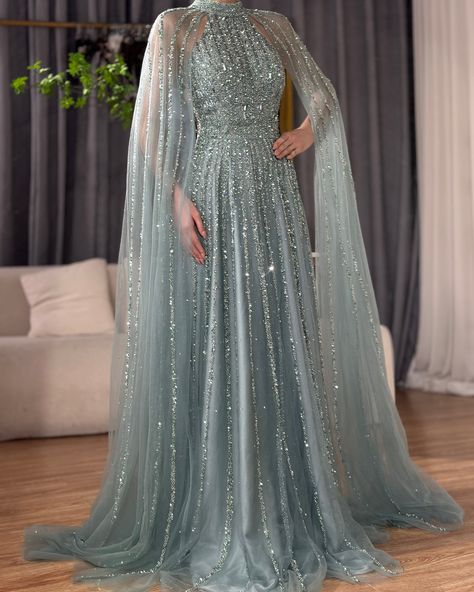 Hijabi Dresses Soiree, Gown With Cape, Simple Gowns, Classy Wedding Dress, Fancy Dresses Long, Long Sleeve Evening Dresses, Royal Dresses, Designer Party Wear Dresses, Fancy Dress Design