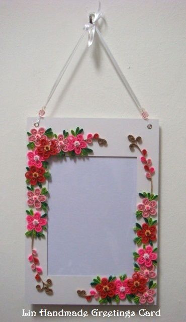 Quiling Paper Art Photo Frame, Quilling Photo Frames Handmade, Hanging Photo Frame Ideas Handmade, Handmade Photo Frames Ideas Creative, Diy Photo Frame Ideas Creative, Photo Frame Ideas Handmade, Paper Photo Frame Diy, Quilled Frames, Yarn Wrapping