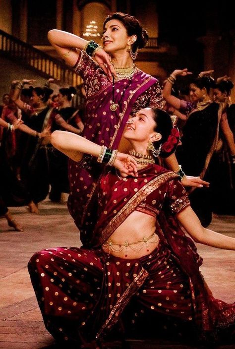 Asian Vogue, ऐश्वर्या राय, Bajirao Mastani, Best Bollywood Movies, Indian Dance, Bollywood Dance, Ranveer Singh, Shah Rukh Khan, South Asian