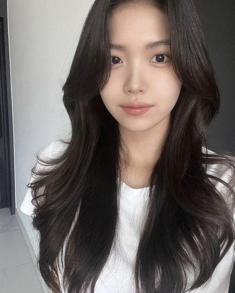 East Asian Hair, Korean Haircut Long, Korean Long Hair, Pretty Hair Cuts, Brown Hair Inspiration, Pretty Blonde Hair, New Hair Look, Hair Inspiration Long, Layered Haircuts For Medium Hair