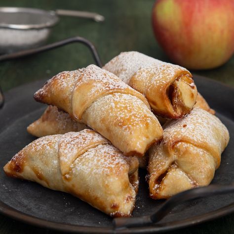 Simple Apple Pie Filling, Apple Pie Crescent Rolls, Cinnamon Crepes, Simple Apple Pie, Apple Pie Crescents, Healthy Apple Cinnamon Muffins, Easy Apple Pie Filling, Apple Cinnamon Recipes, Recipe Using Apples