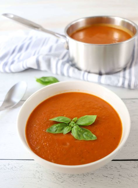 Freezer-Friendly Roasted Tomato Soup - The Produce Moms Freezer Tomato Soup, Roasted Tomato Soup Recipe, Tomato Paste Recipe, Simple Soup Recipes, Boiled Chicken Breast, Plant Based Soups, Simple Soup, Tomato Soup Homemade, Tomato Soup Recipe