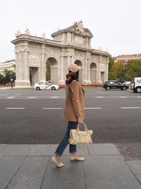 Fall cap inspiration - SUGAR LANE Baseball Cap Outfit Fall, Outfits With Baseball Cap, Cap Inspiration, Fall Cap, Camel Blazer, Salvatore Ferragamo, Capsule Wardrobe, Chic Outfits, Baseball Cap