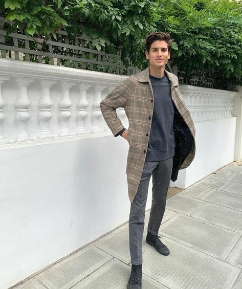 It was night that night. Old Money Outfit Men, Suits Street Style, Old Money Outfit, Oxford Shoes Outfit, Preppy Fashion, Money Outfit, Weekend Outfits, Oxford Brogues, Men Street