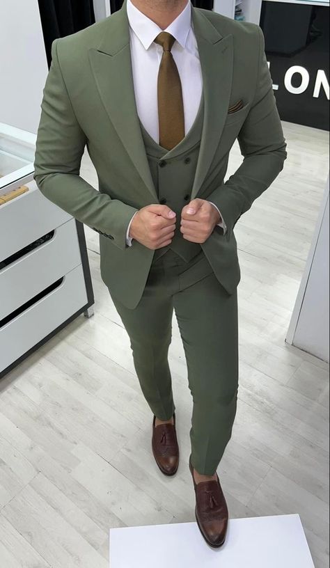 Wedings Drees Man 2023, Boys Suits For Wedding, Mensuits Fashion, Bestman Suit, Mens Suits Green, Mens Lifestyle Fashion, Groom Blue Suit, Green Suit Men, Green Wedding Suit