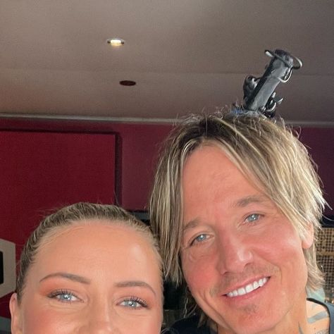 KATIE BROWN 🤸🏼‍♀️ on Instagram: "Now my selfie game is strong 😆 Keithy interview TOMORROW on @sunriseon7 🤯🥰🙌" Katie Brown, Keith Urban, Interview, On Instagram, Instagram