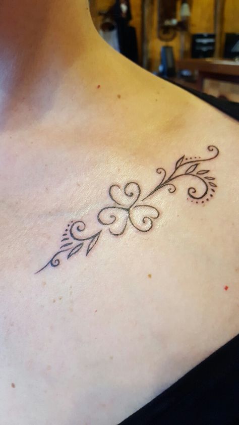 Three hearts...one love. Placed under collar bone:) Collar Bone Henna Designs, Henna Collar Bone, Henna On Collar Bone, Collar Bone, Henna Inspired Tattoos, Henna Tattoo, Henna Designs, Heart Design, Infinity Tattoo