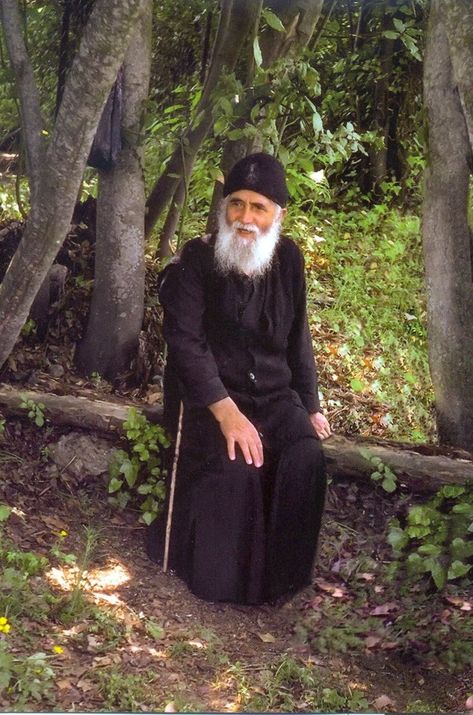 Saint Paisios: Struggle for Paradise – Through the Grace of God Greek Orthodox Christian, Old Man Pictures, Saint Barbara, Monastic Life, Mount Athos, Holy Father, Jesus Prayer, Byzantine Icons, Orthodox Christianity