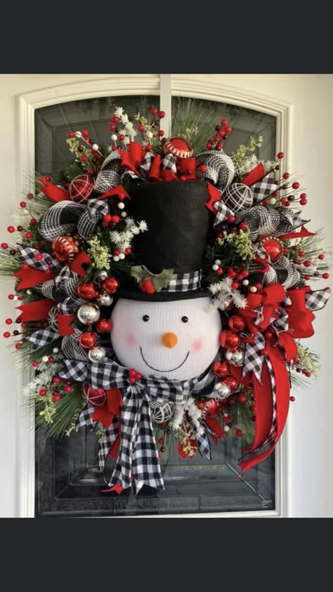 Snowman Christmas Wreath, Snowman Wreath Ideas, Snowman Wreath Diy, Snowman Wreaths, Mesh Christmas Wreaths, Christmas Wreath Craft, Holiday Wreaths Christmas, Christmas Wreath Ideas, Plaid Christmas Decor