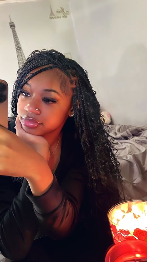 Cute Instagram Pictures Black Women, Cute Braided Hairstyles Black Hair Women, Cute Hairstyles With Weave Braids, Cute Black Women Hairstyles, Hairstyle Inspo Black Women, Black Baddies Instagram, Cute Selfie Ideas For Instagram, Brown Skin Baddie, Braids Selfie