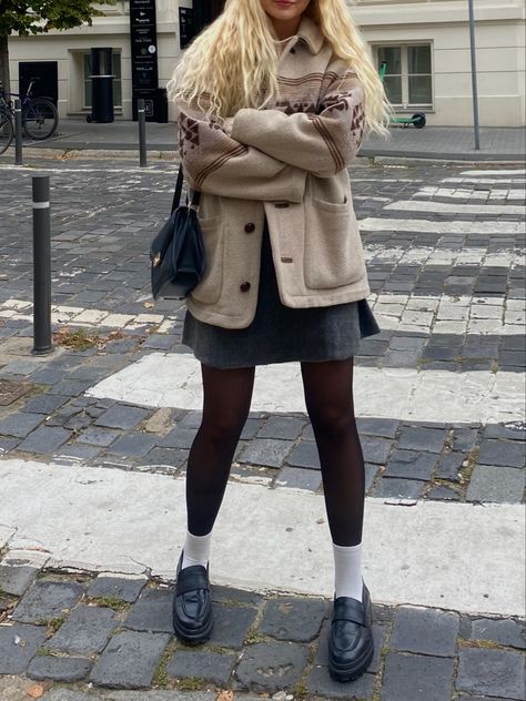 autumn/fall outfit with black loafers and wool jacket Loafers And Pantyhose Outfit, Winter Loafers Outfit, Loafers Winter Outfit, Loafers And Dress Outfit, Loafers Outfit Winter, Aesthetic Loafers, Outfit With Loafers, New York Winter Outfit, Loafers Outfits