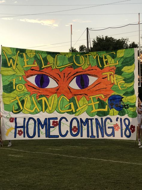 Cheer breakthrough signs Jungle Theme Pep Rally, Welcome To The Jungle Sign, Pep Rally Themes, Football Banners, Spirit Posters, School Spirit Posters, Homecoming Football, Pep Club, Football Run