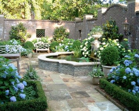 italian courtyard designs | Courtyard Gardens Ideas | House Design | Decor | Interior Layout ... Italian Courtyard, Design Per Patio, Courtyard Landscaping, Small Courtyard Gardens, Courtyard Gardens Design, Courtyard Design, Small Courtyards, Walled Garden, Classic Garden