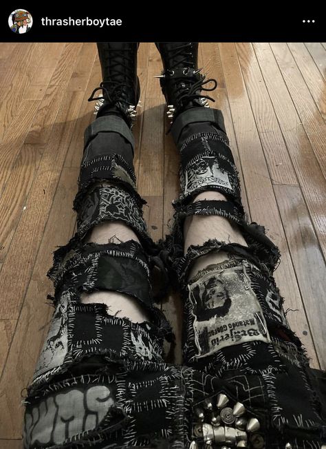 Crust Cargo Pants, Punk Aesthetic Clothes Men, Simple Punk Outfits Men, Punk Pants Outfit, Punk Outfits 80s Men, Punk Ripped Jeans, Crust Overalls, Crust Pants Diy, Trap Pants Goth