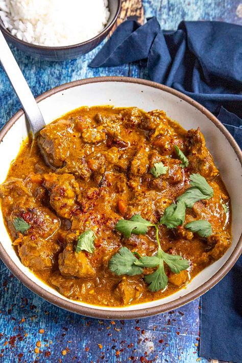 Rogan Josh Recipe (Indian Lamb Curry) - Chili Pepper Madness Lamb Chunks Recipes, Lamb Recipes Indian, Indian Lamb Curry, Rogan Josh Recipe, Curry Lamb, Lamb Curry Recipes, Lamb Rogan Josh, Curry Masala, Rogan Josh