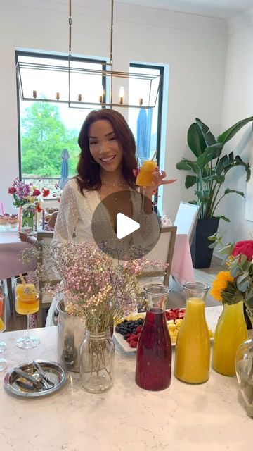 A few easy ways to upgrade your mimosa bar for Easter brunch or any spring gatherings you might be hosting! A floral ice mold, some toppi... | Instagram Mimosa Table Decorations, Breakfast Setup Ideas Brunch Party, Diy Brunch Ideas Table Settings, Holiday Food Display, Mimosa Bar Ideas Brunch Party, Brunch Decorating Ideas, Brunch Ideas Decoration, Brunch Layout Ideas, Brunch Set Up