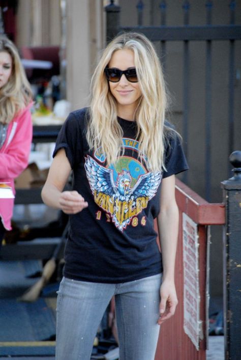 Gillian Zinser Tshirt Ivy 90210, Gillian Zinser, Queen Fashion, Urban Dresses, New Hair Colors, Style Crush, Dream Hair, Blonde Color, Blonde Hair Color