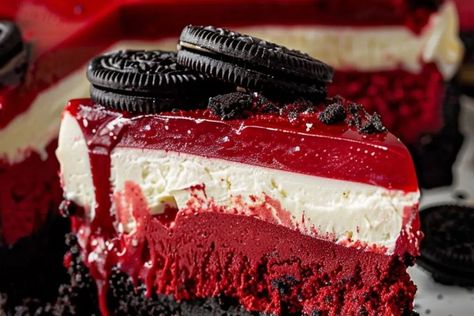 Red Velvet Oreo Cheesecake - recipestasteful Red Velvet Oreo Cheesecake, Oreo Cheesecake Recipe, Cheesecake With Whipped Cream, Red Velvet Oreo, Hibachi Chicken, Oreo Cheesecake Recipes, Homemade Custard, Red Velvet Cake Mix, Caramel Pretzels