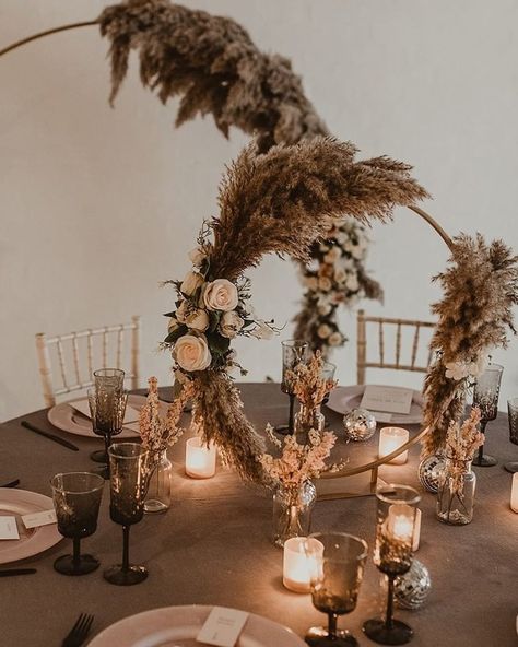 Wedding Bouquet Pampas, Pampas Grass Wedding Bouquet, Grass Wedding Bouquet, Bohemian Centerpieces, Popular Wedding Themes, Pampas Grass Wedding, Rustic Wedding Decorations, Wedding Hoop, Wedding Decor Ideas