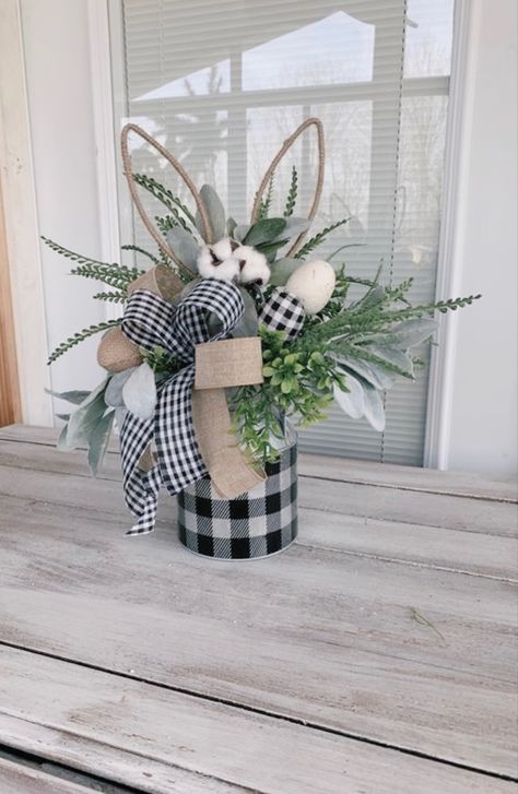 Dekoratívne Vence, Easter Floral Arrangement, Easter Flower Arrangements, Easter Arrangement, Easter Centerpiece, Easter Craft Decorations, Spring Easter Crafts, Easter Floral, Easter Flowers