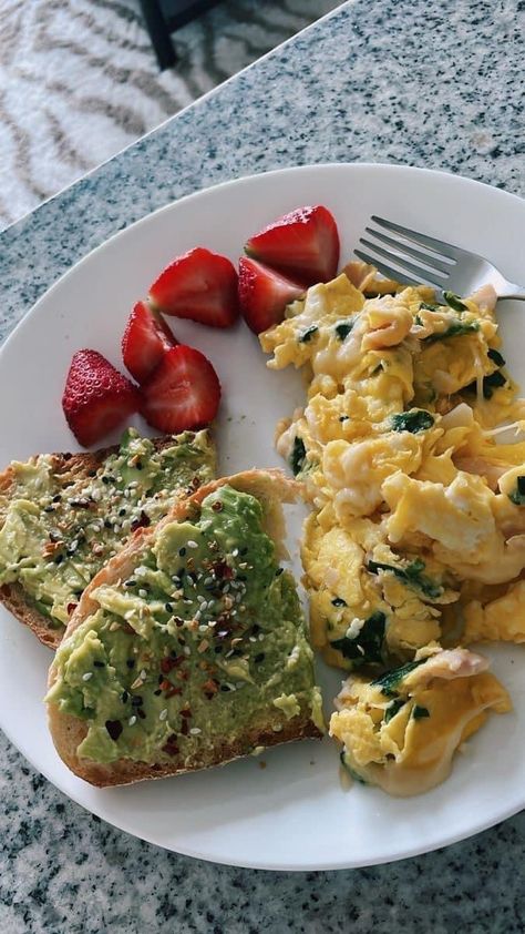 Healthy Food Aestethic, Whole Foods Breakfast, Food For Christmas, Breakfast At Home, Clean Breakfast, Plats Healthy, Healthy Lunch Snacks, Healthy Food Inspiration, Food Motivation