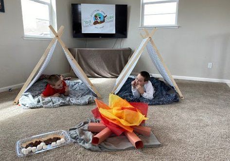 A DIY At-Home Campout -- Bring your favorite camping spot into your living room! #mackid #findyourfamilyfun https://evergreen.macaronikid.com/articles/5f161911423596664475e723/a-diy-at-home-campout Living Room Campout Kids, Indoor Camping, Camping Snacks, Camping 101, Kids Living Rooms, Events Activities, Outdoor Cafe, Summer Camps, Creative Learning