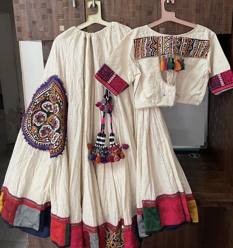 Unique Navratri Outfits 2024, Navratri Chaniya Choli Latest 2024, Unique Navratri Outfits, Navratri Look, Dandiya Dress, Chania Choli, Kutchi Work, Navratri Outfits, Garba Outfit